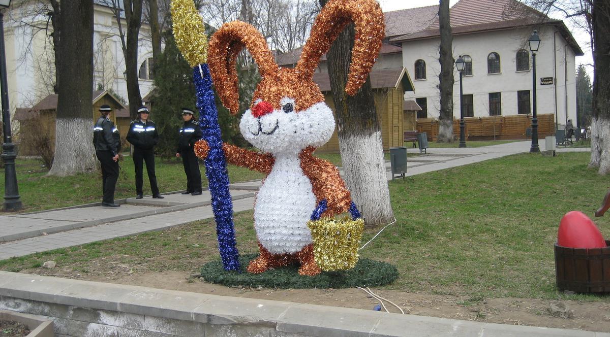 Iepurii din beteală, păziţi de poliţiştii comunitari