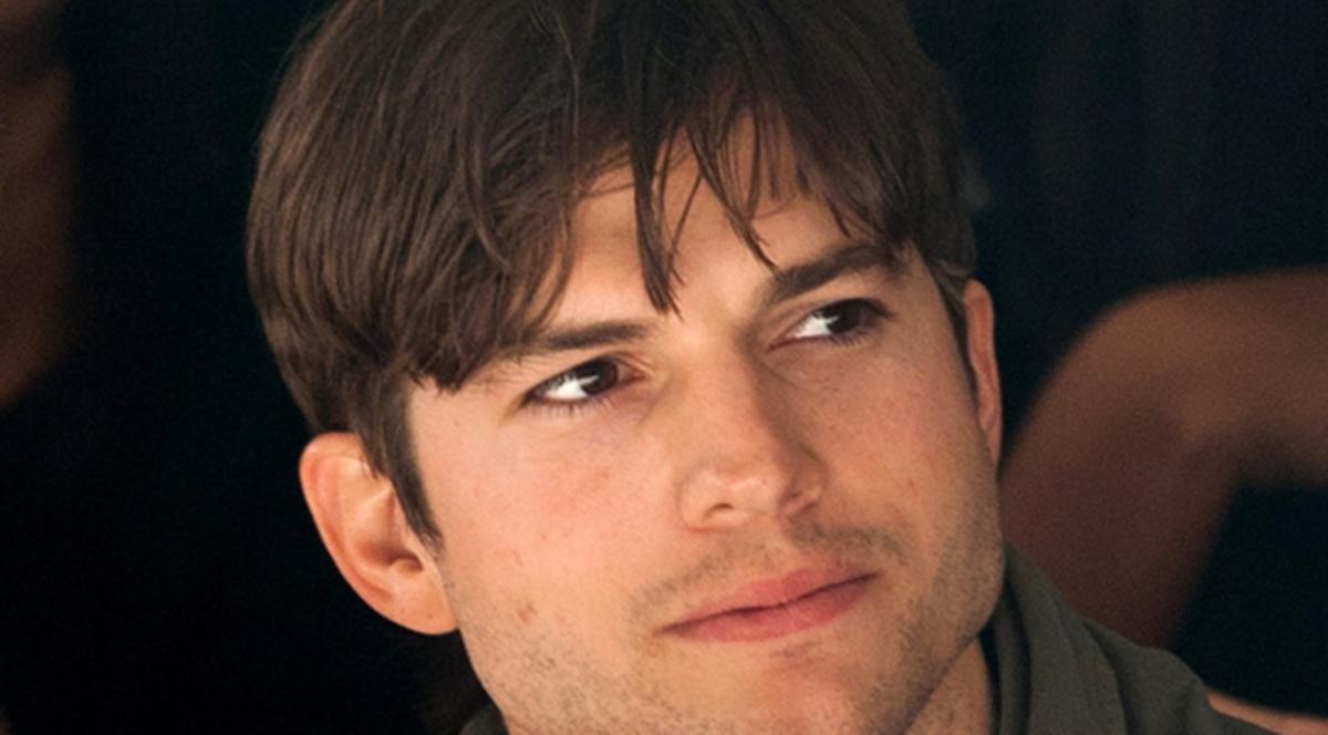 Ashton Kutcher îl va interpreta pe Steve Jobs într-un film