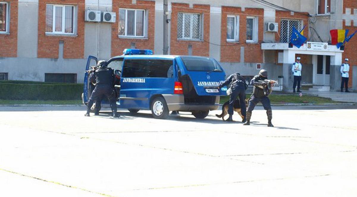 Jaf la bancă de ziua jandarmilor