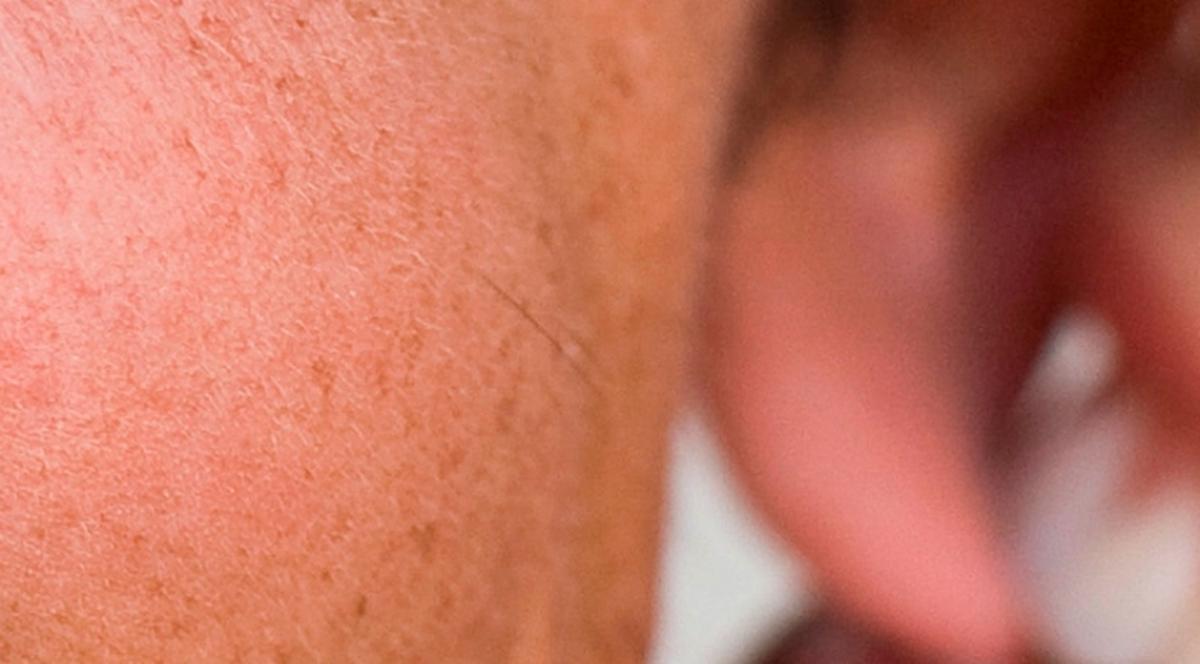 SCANDAL într-o primărie din Bacău! Un bărbat l-a MUŞCAT pe viceprimar 