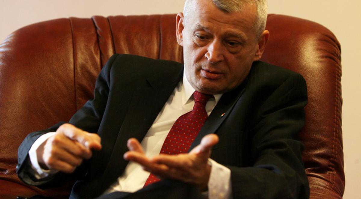 Sorin Oprescu, despre conducătorii din fotbal şi politică: ”Mai bine te retragi în glorie!”