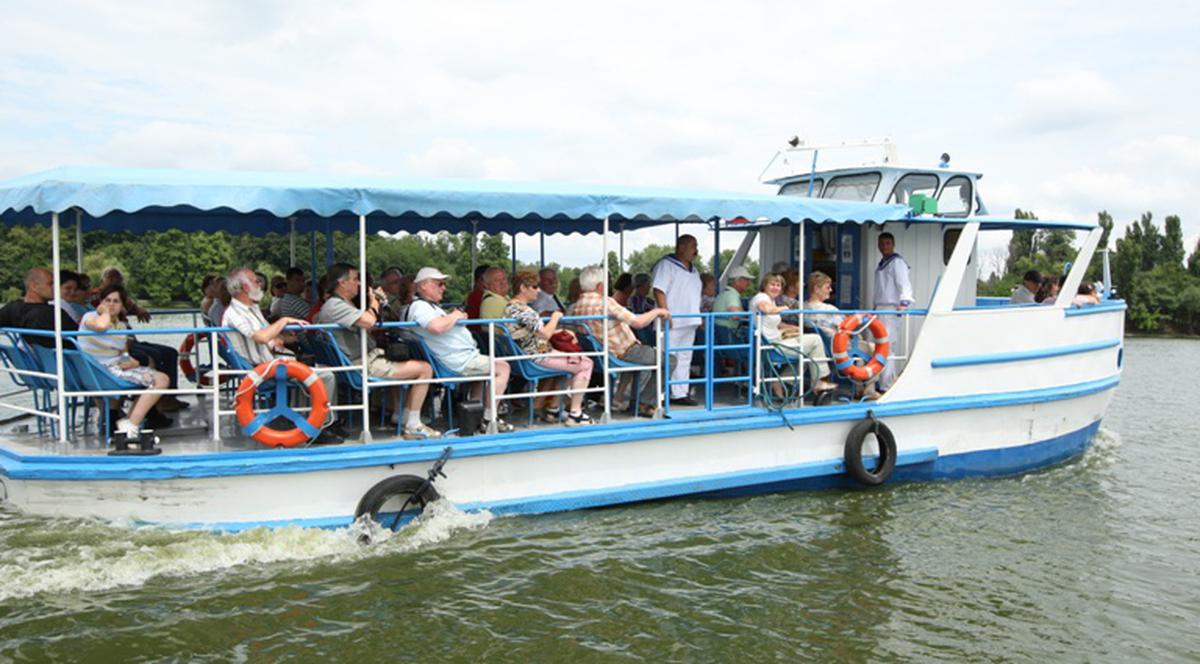 De Florii, ai plimbări gratuite cu vaporaşul în Bucureşti