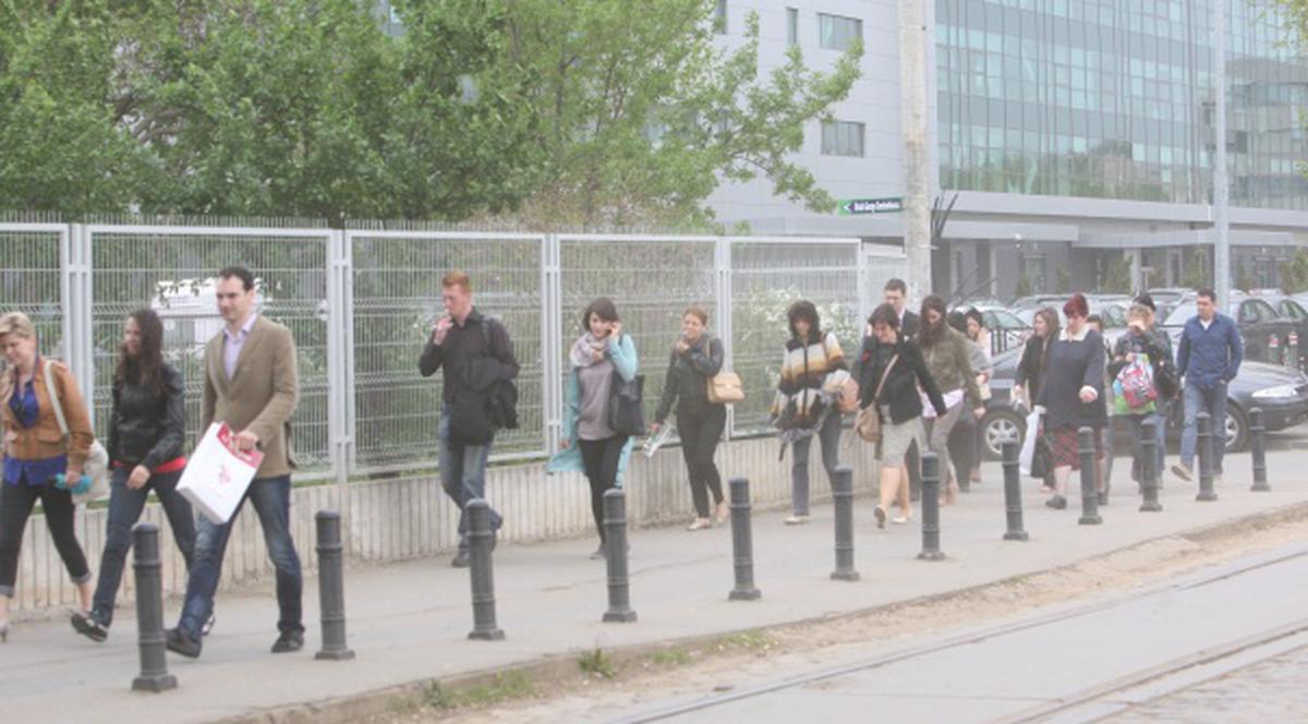 Un tânăr din Capitală, în stop cardiorespirator după ce un panou smuls de VIJELIE a căzut pe el