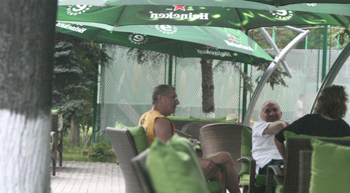 Şoc! Mălăele, prins de paparazzi pe picior... greşit?