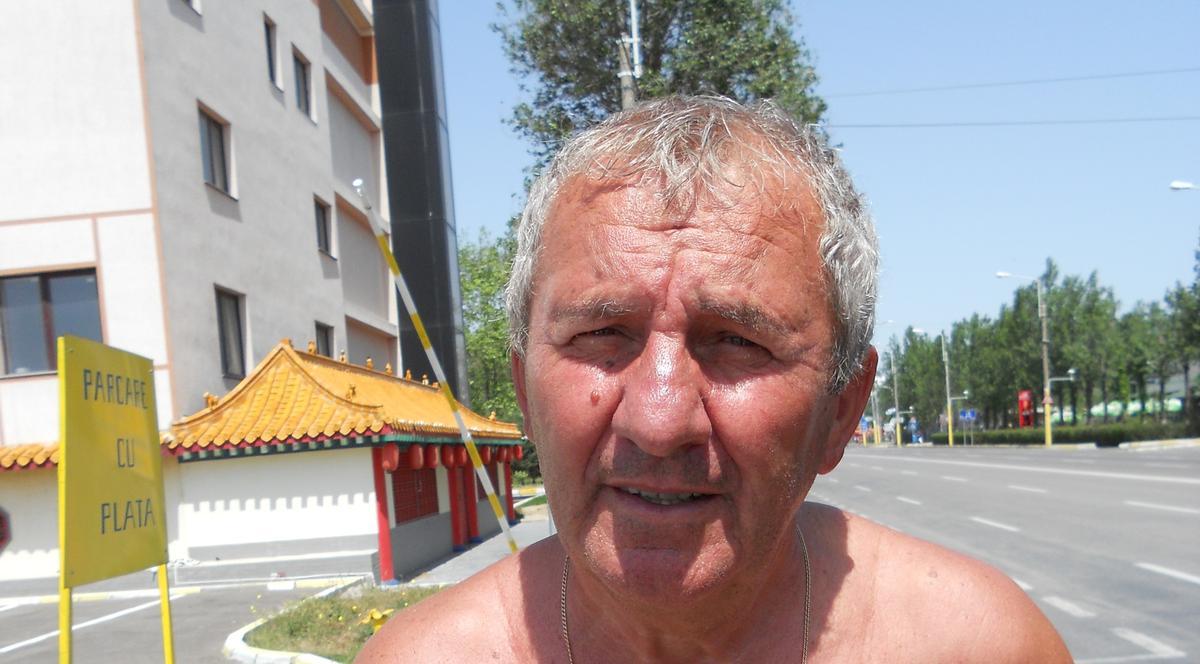 Veteranul prezentator şi instrumentist Vicu Stavre a părăsit showbiz-ul pentru propria şcoală de tenis, la Mamaia