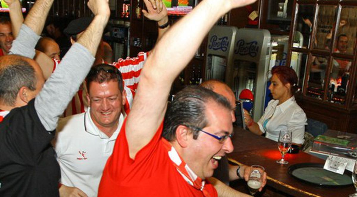 Ia uite ce haos a fost marţi noapte în Centrul Vechi al Capitalei! FOTO