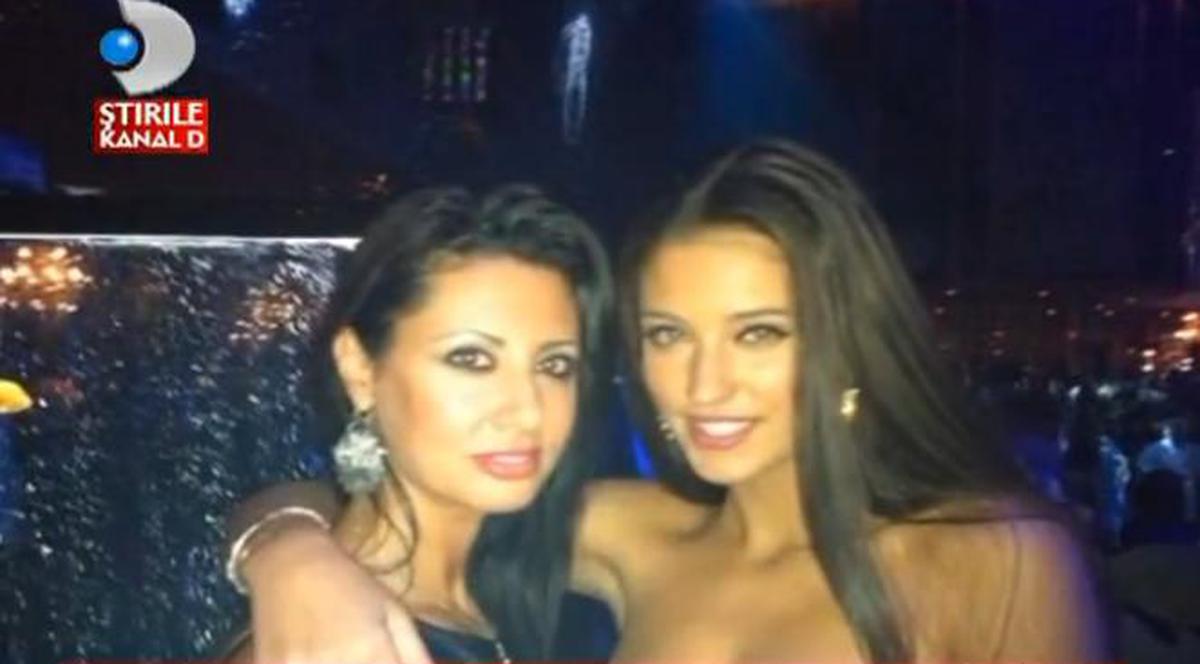 Îţi vine să crezi că sunt mamă şi fiică? Vezi de unde a moştenit Antonia frumuseţea!