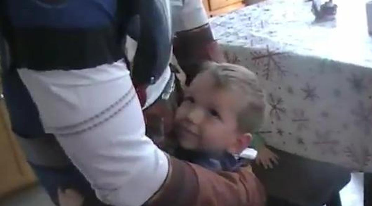 VIRALUL PRIMĂVERII A scăpat din ghearele morţii şi i-a făcut fiului său cea mai neaşteptată supriză de ziua lui. Întâlnirea care a impresionat milioane de oameni | VIDEO