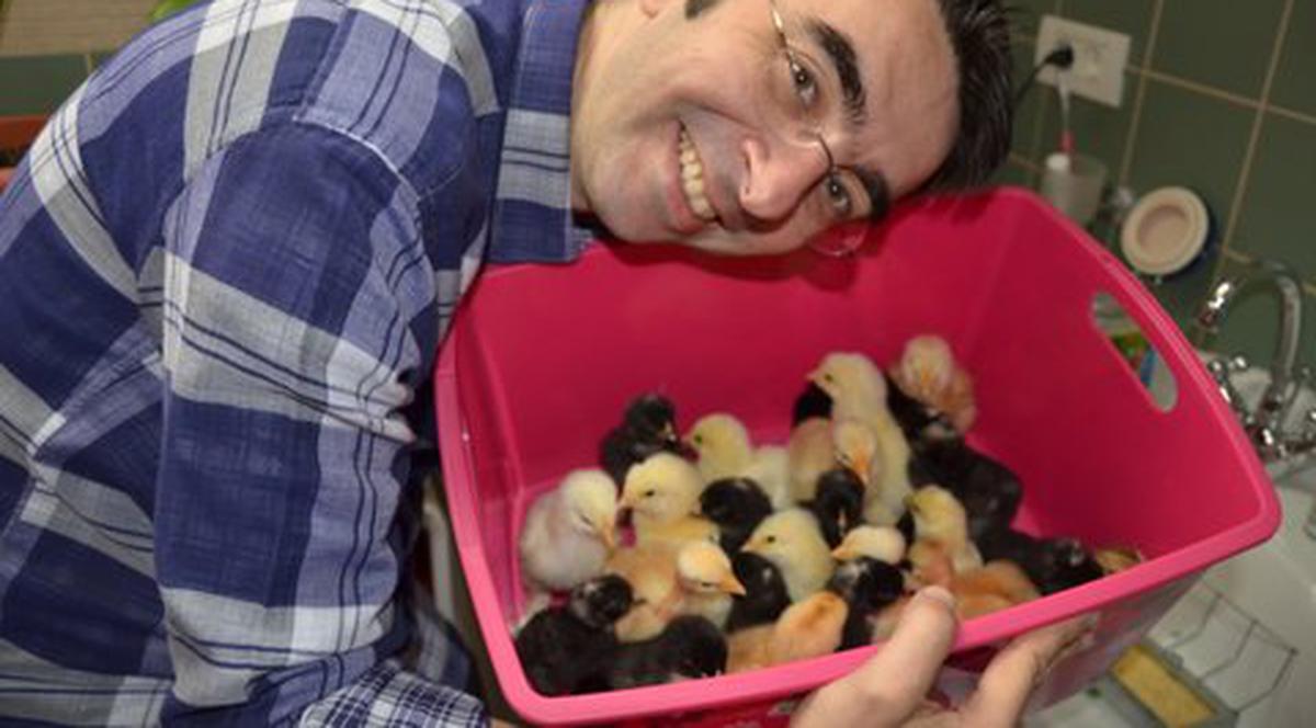 Mihai Găinuşă are 25 de… găinuşe