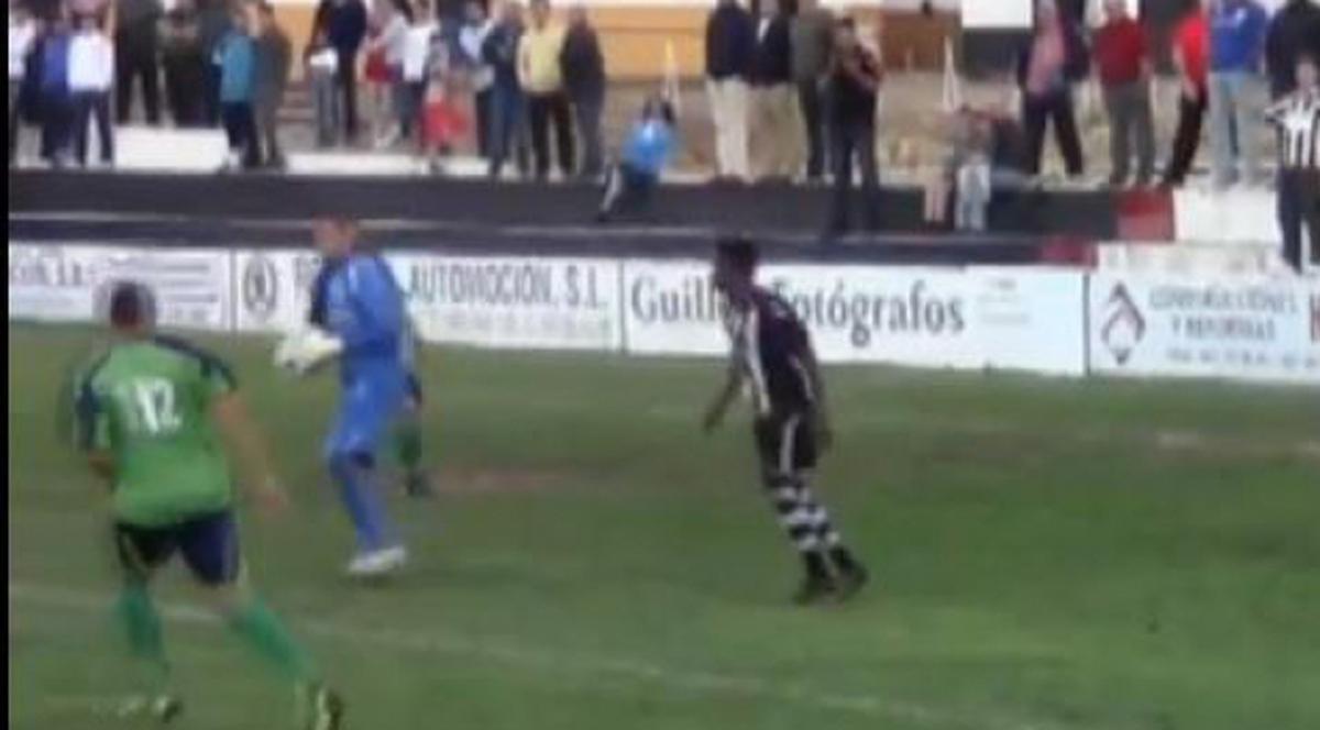 La alţii e mai rău! Un ARBITRU spaniol a inventat un penalty într-un meci de baraj | VIDEO