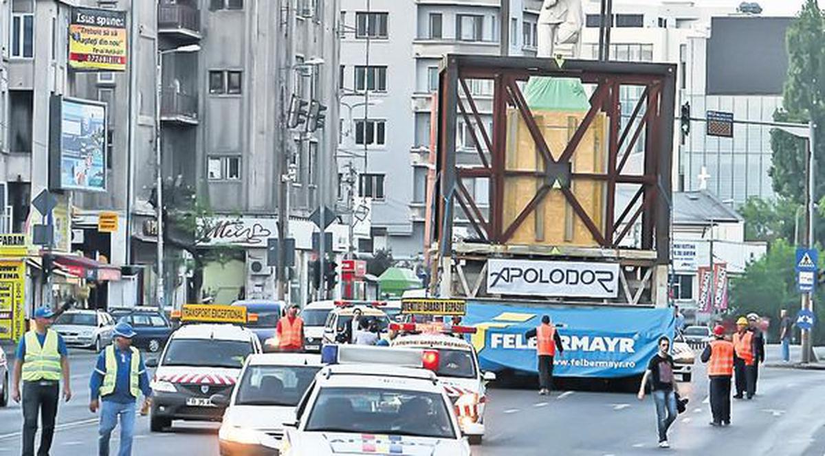 Păzea, trec statuile!