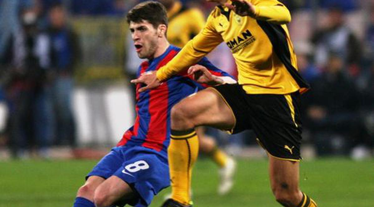 Steaua ţinteşte la titlu după ce a bătut cu 2-1 la Braşov