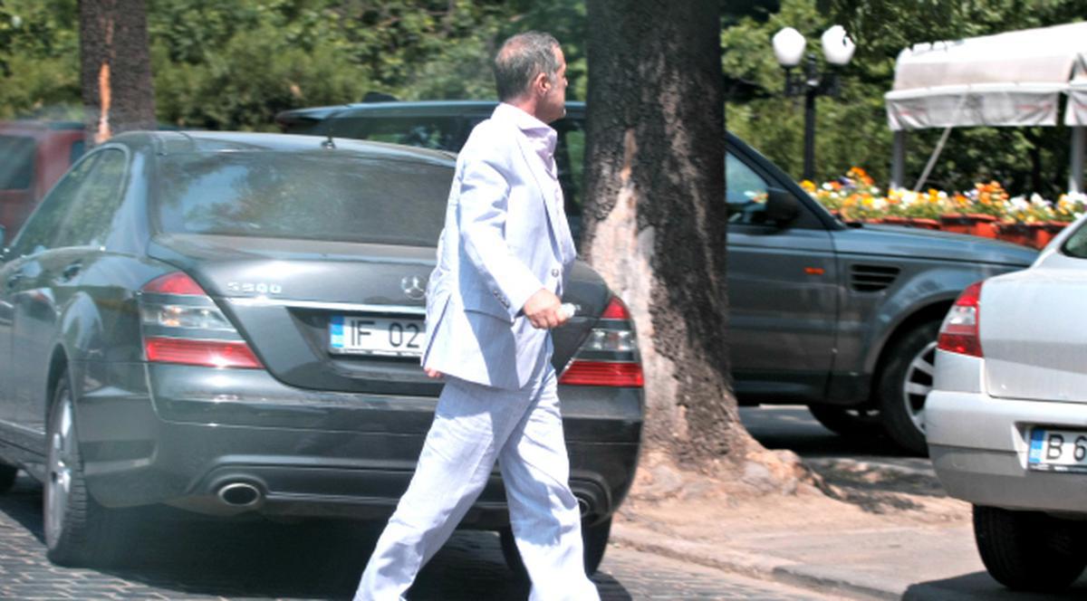 Ia uite ce chelie i-a răsărit lui Gigi Becali în creştetul capului!