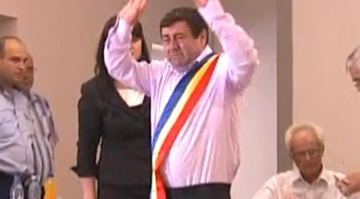Doar în România este posibil! Doi primari, acuzaţi de corupţie şi arestaţi, au câştigat alegerile din comunele lor!