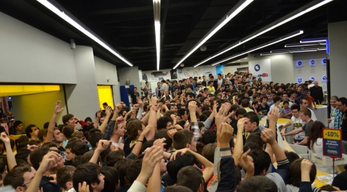 Mamă, ce OMOR a fost în Bucureşti la LANSAREA UNUI JOC!