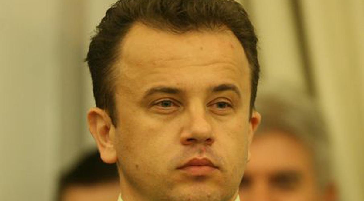 INCREDIBIL! Ministrul Educaţiei habar n-are să rezolve o problemă de la Evaluarea Naţională, deşi e profesor de matematică | VIDEO