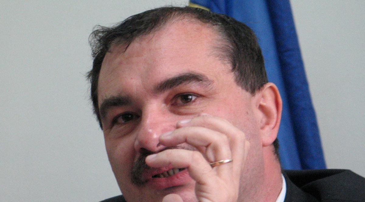 "E PLAGIAT, un sfert din doctorat e cu COPY-PASTE", spune unul dintre "judecătorii" de azi ai premierului