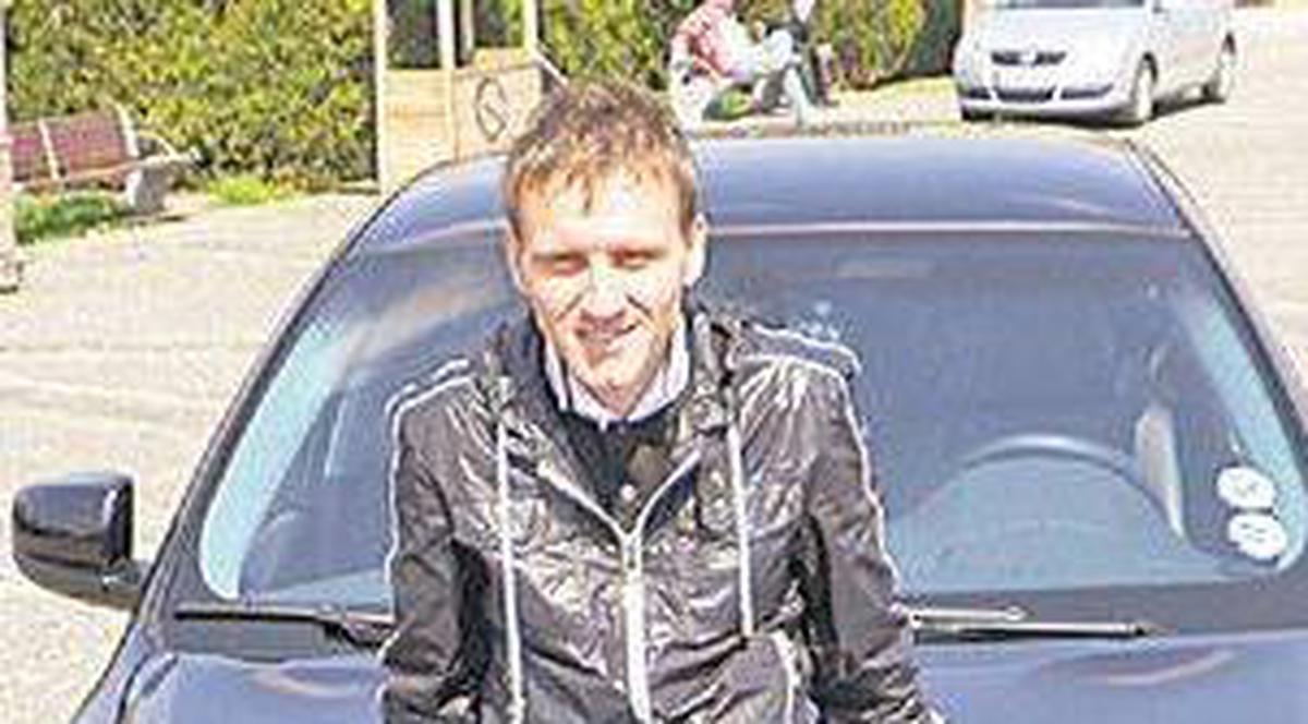 Tatăl alcoolic al lui Nicolae Mitea îi cere bani de băutură fotbalistului