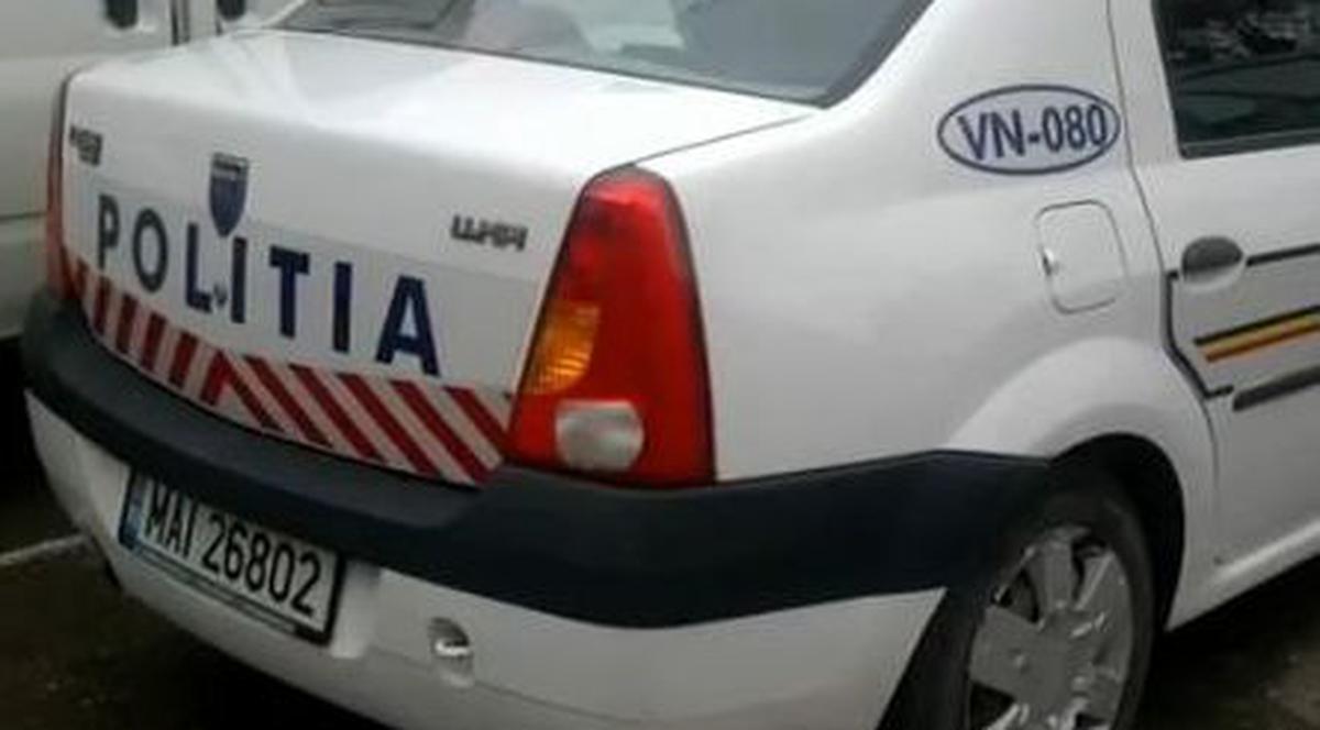Culmea nesimţirii: Poliţia parchează pe locurile pentru handicapaţi. Vezi cum reacţionează când sunt luaţi la întrebări! | VIDEO