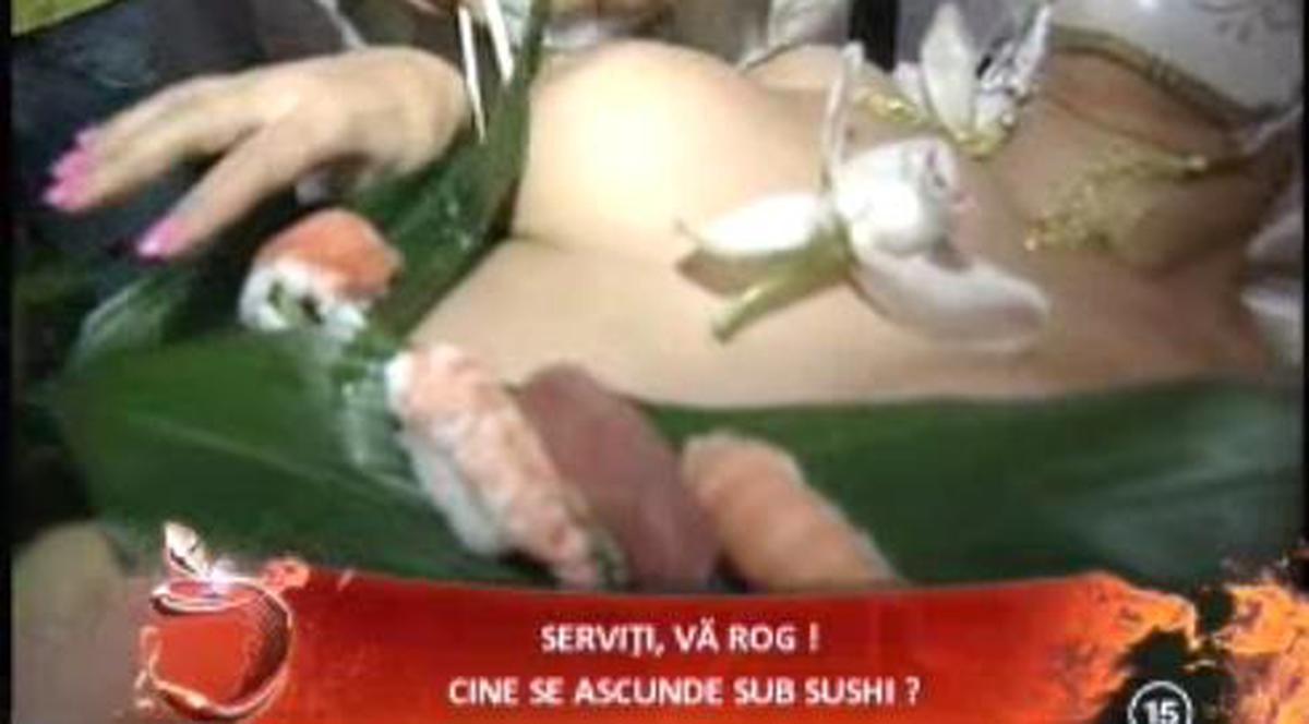 O BLONDĂ cunoscută din România a invitat domnii să servească sushi de pe TRUPUL EI GOL! FOTO