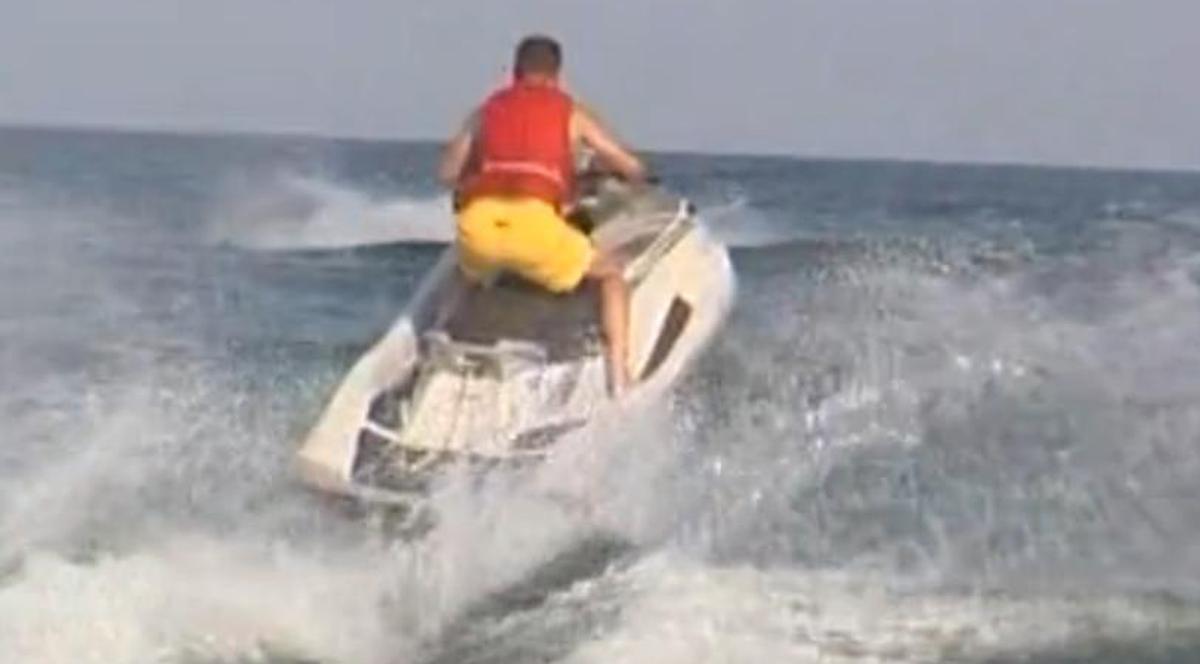 Christian Sabbagh face valuri! Iată-l cum se dă cu ski jetul! FOTO