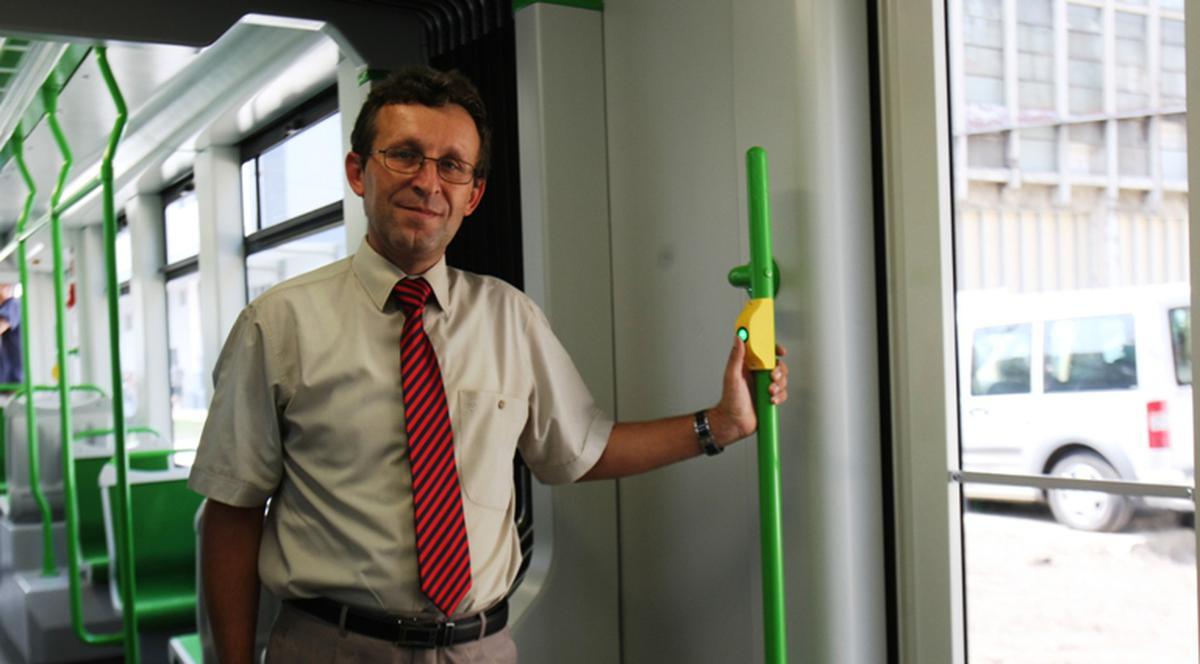 Uite ce bine arată primul tramvai românesc produs după 1989 la Bucureşti! FOTO 