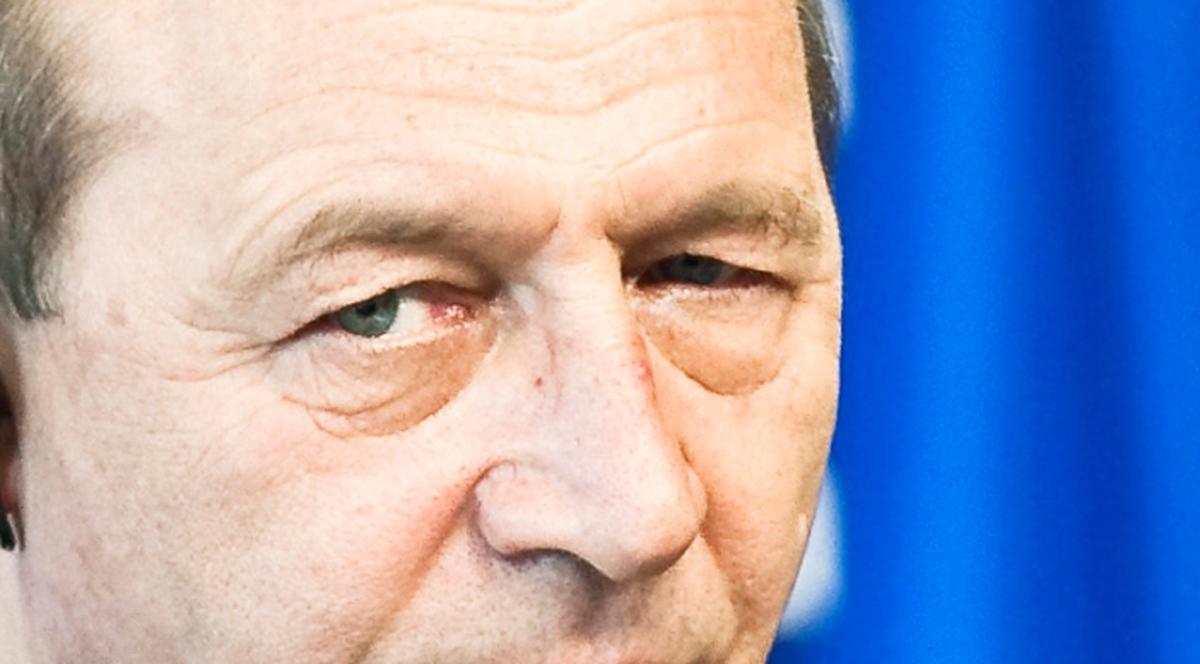 OBIECTELE SECRETE pe care le-a luat BĂSESCU din biroul de la Cotroceni 