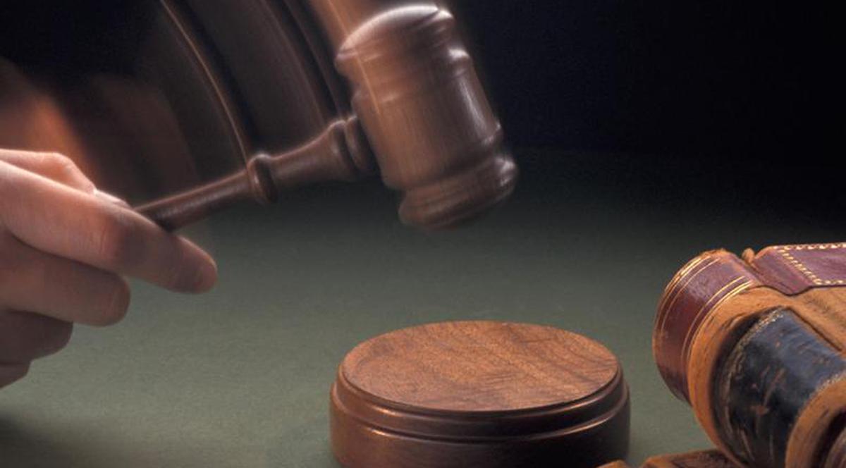 CCR dezbate legea privind eliminarea celor 102 taxe