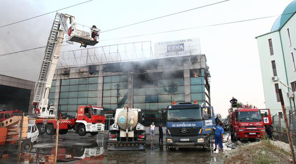 Incendiu puternic lângă Capitală, la o fabrică de textile
