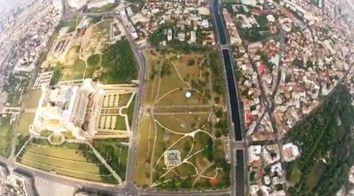 IMAGINI INCREDIBILE! Aşa vede un paraşutist Bucureştiul din aer! | VIDEO