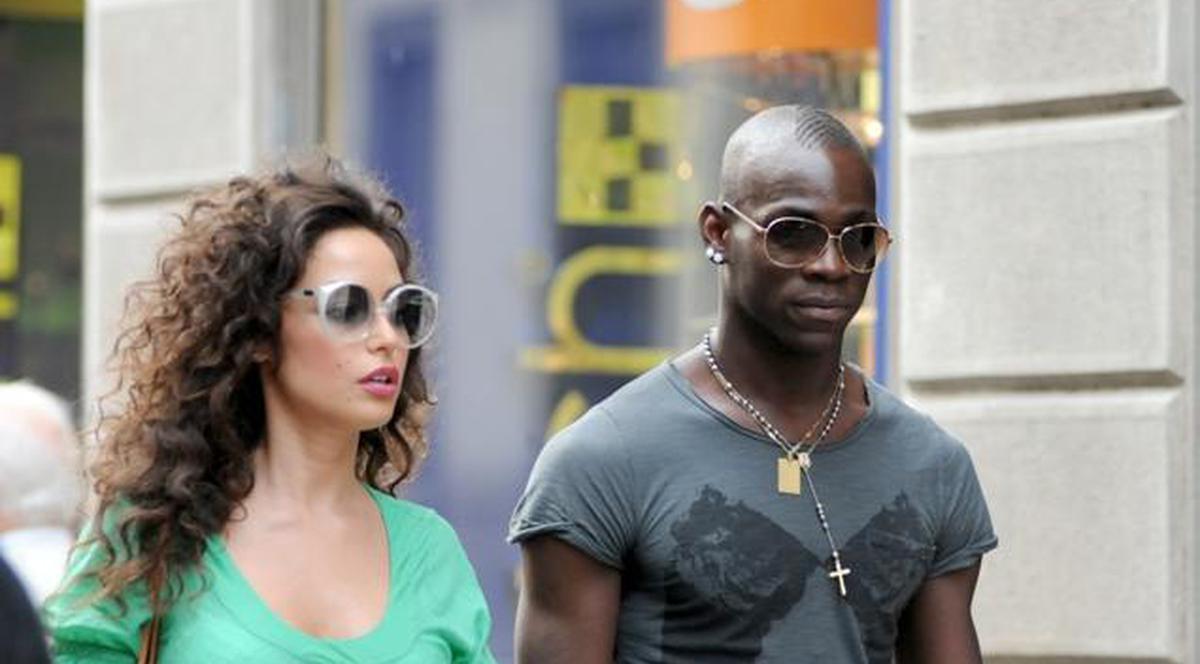 Fosta iubită l-a anunţat va avea un copil cu el, însă Mario Balotelli nu o crede! Vrea "dovezi de paternitate"