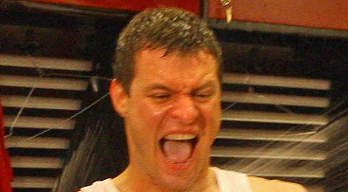 Ca-n vestul sălbatic! Marius Niculae şi Daniel Stanciu s-au bătut în trafic! Oficialul vasluian, aruncat de pe pod!