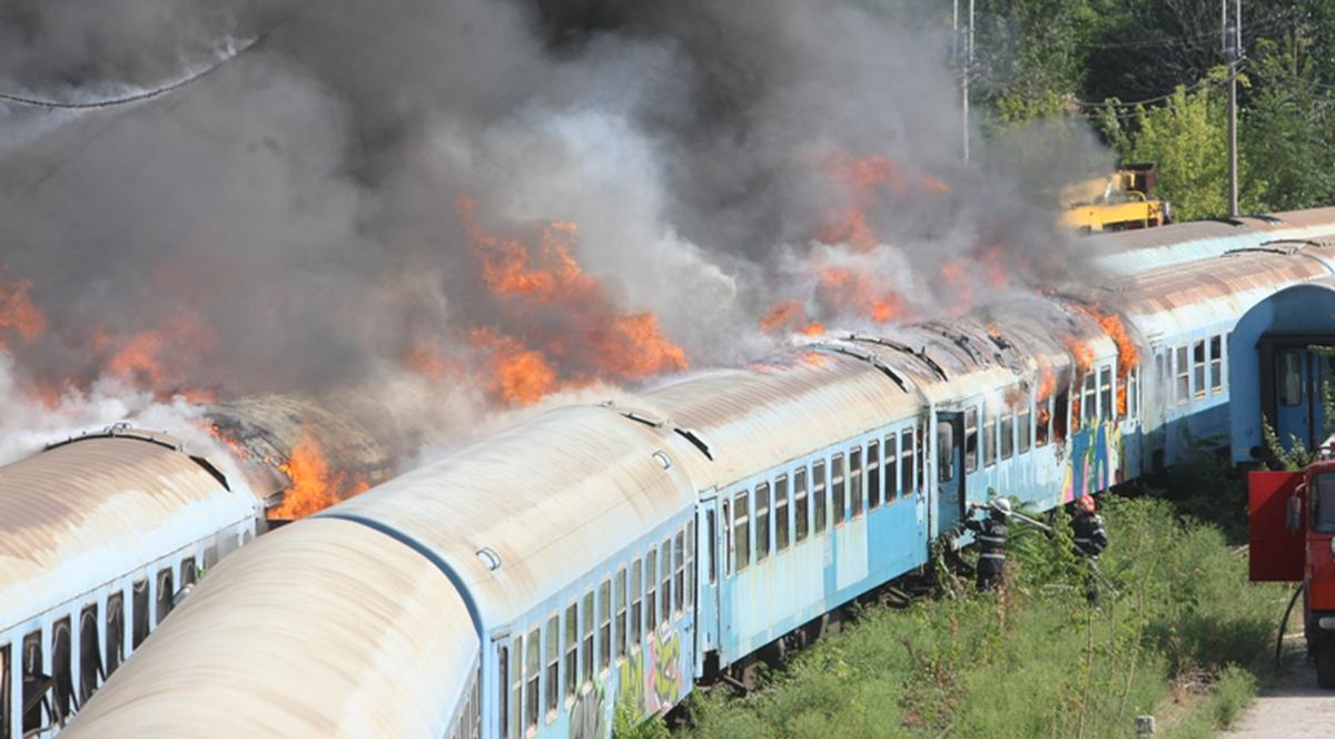 Incendiu la Podul Grant! Un tren de călători e în flăcări