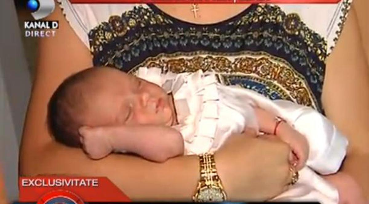Iată ce fetiţă frumuşică are Liviu Guţă! Are câteva zile, dar este îmbrăcată în rochie Armani! FOTO