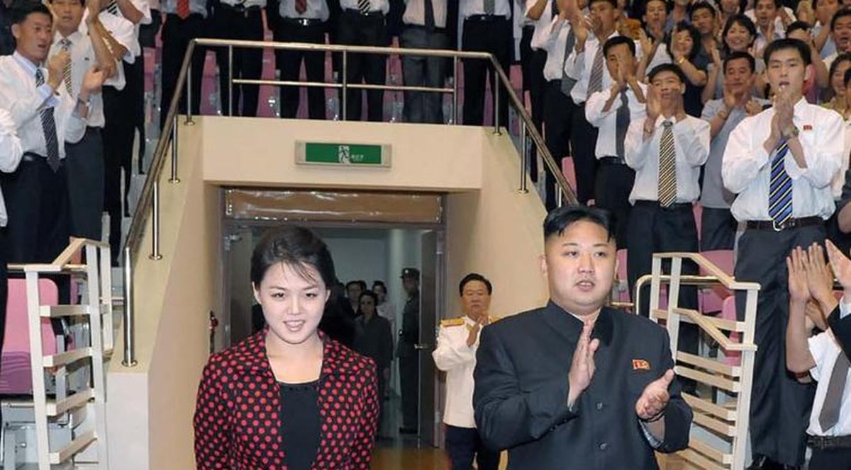 Proaspăta soţie a dictatorului nord-coreean Kim Jong-Un, O ADEVĂRATĂ REBELĂ! A apărut ÎN PANTALONI! 