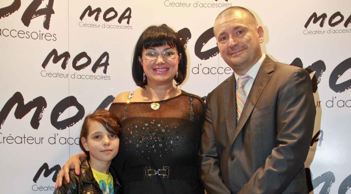 Fiica Ozanei Barabancea cheltuie banii mamei pe mărgele