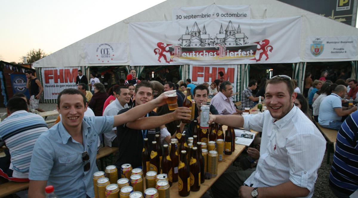 82% dintre românii de peste 18 ani se relaxează la o bere 