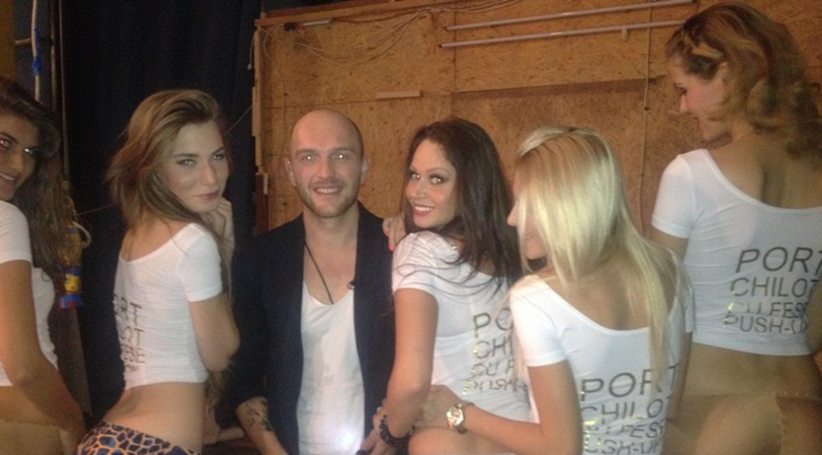 "Păcătosul" Cătălin Bordea, asaltat de fete în chiloţi