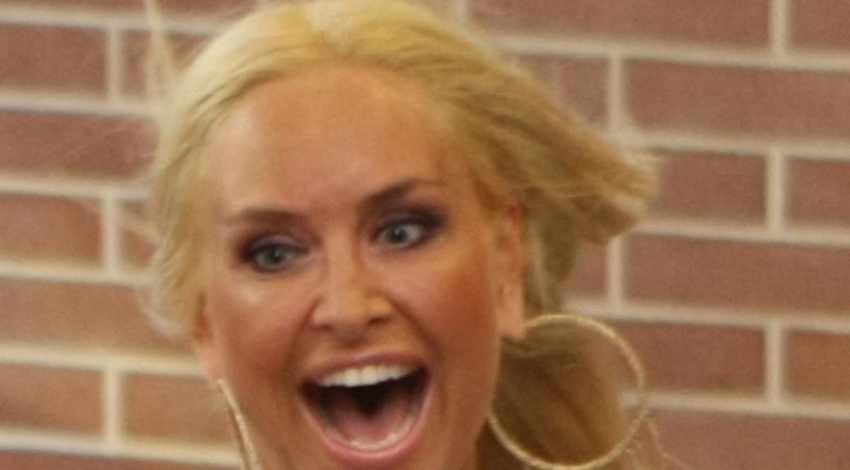 Ce gură mare are Vica!