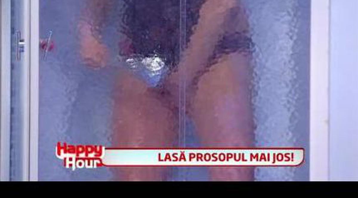 Am trăit să o vedem şi pe asta! Moculeasca s-a atins la "păsărică" în faţa lui Rică Răducanu şi a milioane de telespectatori! 