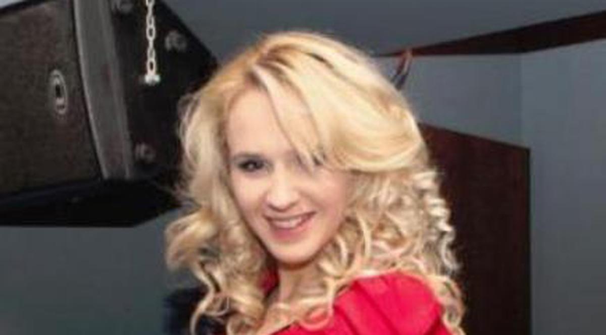 Uite ce FRUMUSEŢE ne va reprezenta România la Miss Earth 2012, în Filipine! FOTO