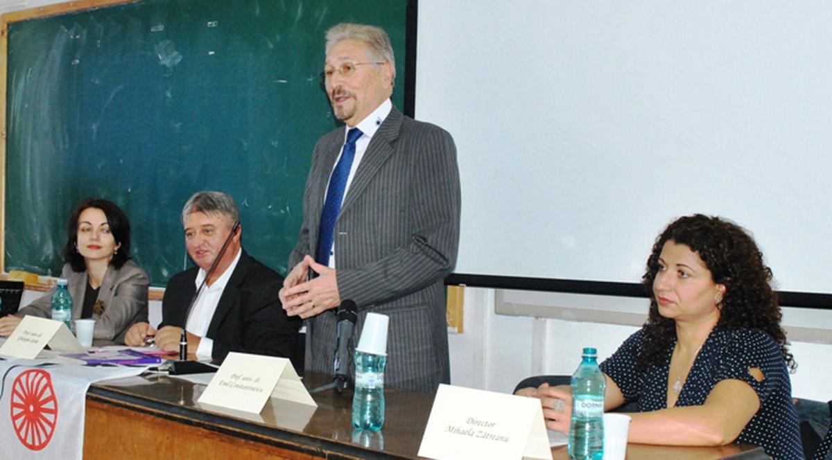 Emil Constantinescu, premiat de rromi pentru că i-a ajutat să studieze în limba maternă