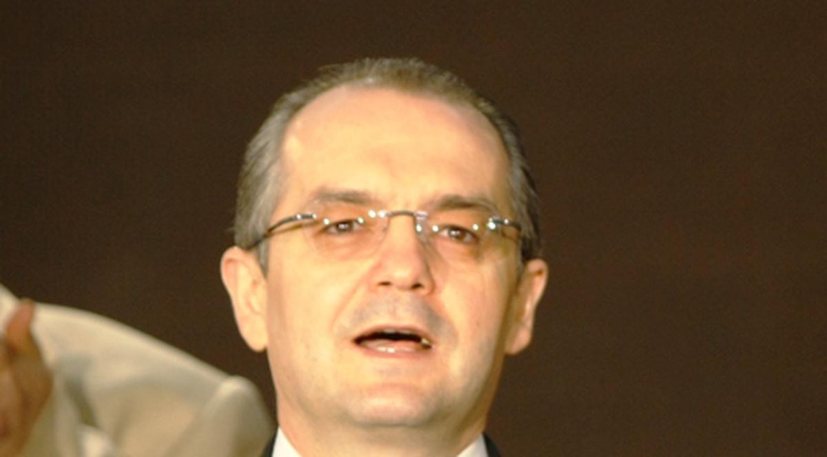 Boc PETRECE alături de 1.700 de pensionari la un hotel de 4 stele. Masa ESTE PLĂTITĂ de Primărie!