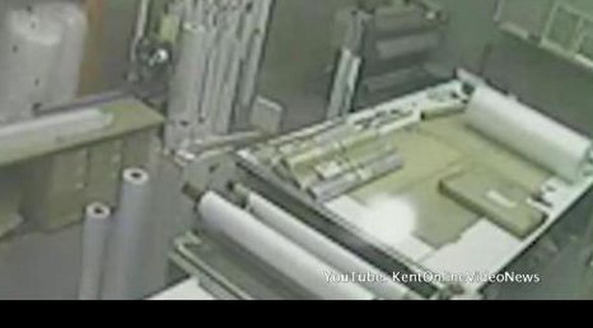 O fantomă a fost filmată într-o fabrică de hârtie! | VIDEO