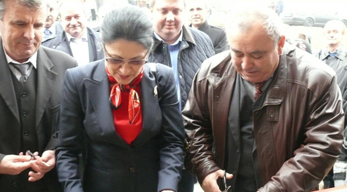 Şcoala "cu purici" de la Jirov a fost inaugurată azi de Ecaterina Andronescu