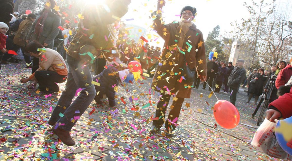 PETRECERI DE ZIUA NAŢIONALĂ A ROMÂNIEI! Primarii Onţanu şi Mănescu FAC CINSTE cu sarmale, fasole şi ţuică fiartă, de 1 Decembrie 