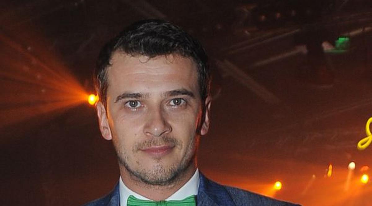 Dan Cruceru, luat la rost de un poliţist: "Băăăă, tu nu vezi că eram în misiune?! De ce mă claxonezi, că eram în misiune, dădusem semnal dreapta?!"