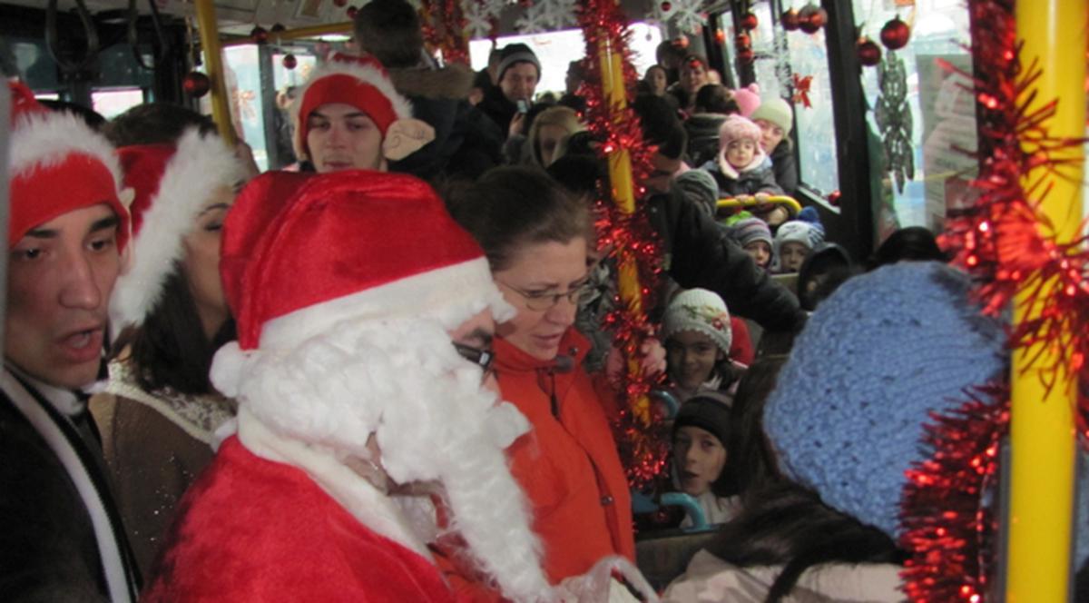 Autobuzul lui Moş Crăciun a început să circule în Galaţi