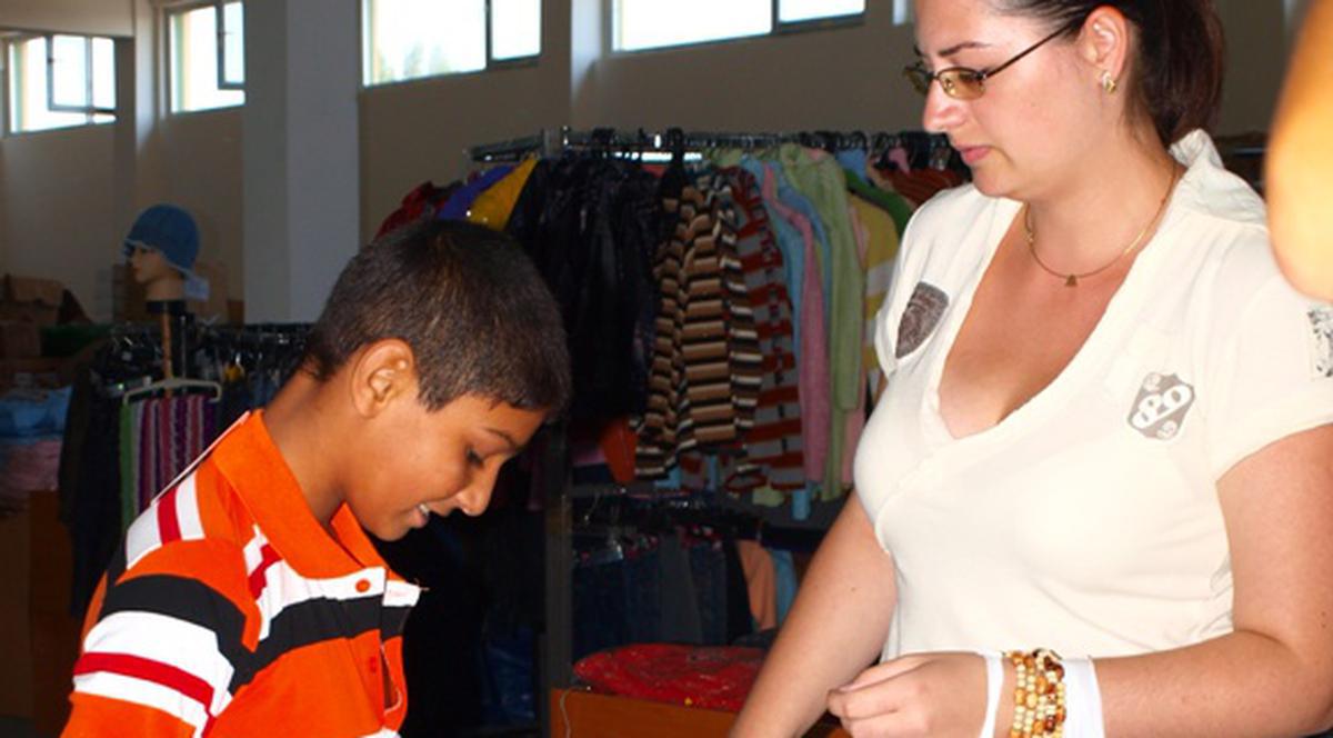 Află unde poţi dona haine şi încălţăminte persoanelor nevoiaşe din Bucureşti