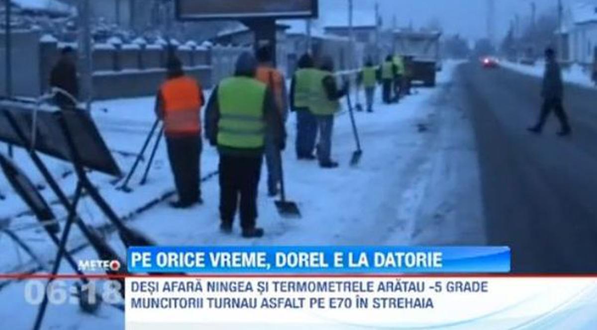 Poţi să crezi aşa ceva? Aseară, pe zăpadă, muncitorii turnau asfalt în Strehaia